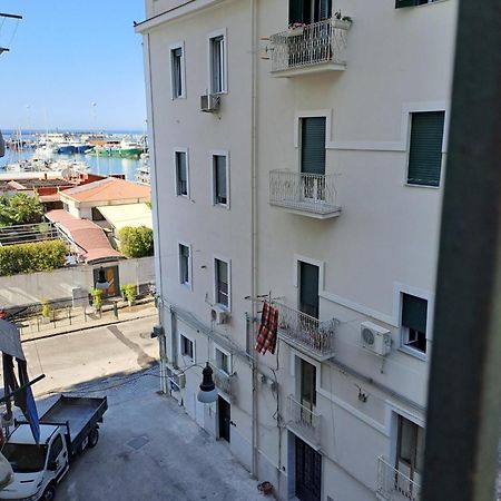 サレルノTi Porto Al Centro Unforgettable Momentsアパートメント エクステリア 写真