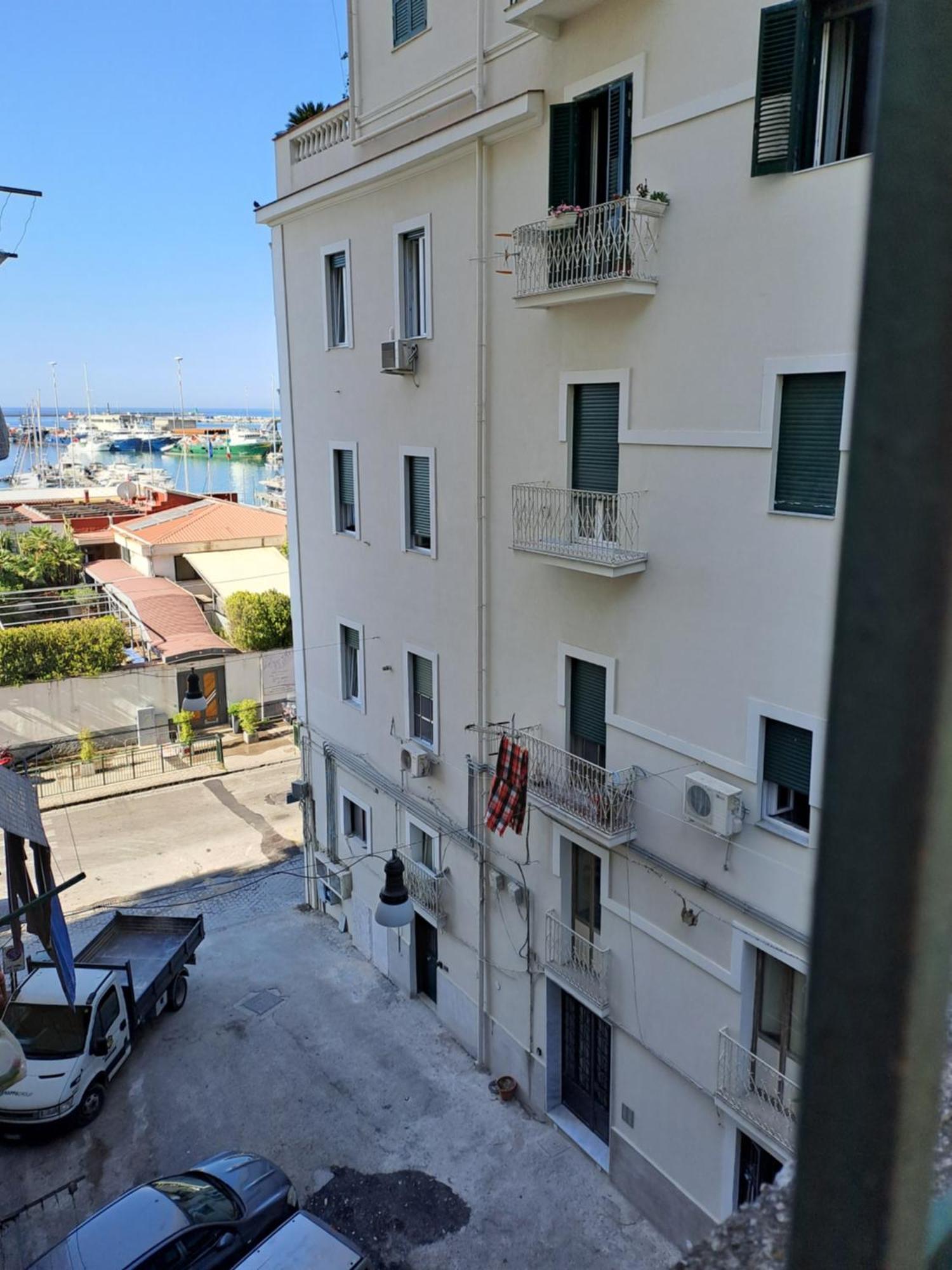 サレルノTi Porto Al Centro Unforgettable Momentsアパートメント エクステリア 写真